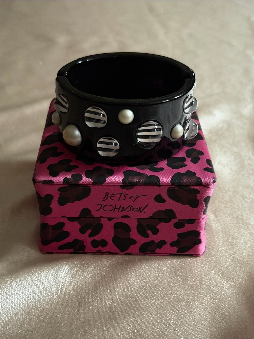 vintage Betsey Johnson Pearly Pop Dots Hinge Bracelet